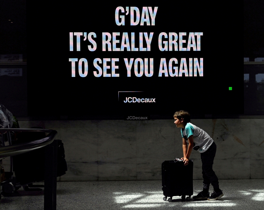 International travellers arrive at Sydney Airport in the wake of coronavirus disease (COVID-19) border restrictions easing. Australia, November 1, 2021. REUTERS/Jaimi Joy/File Photo/File Photo