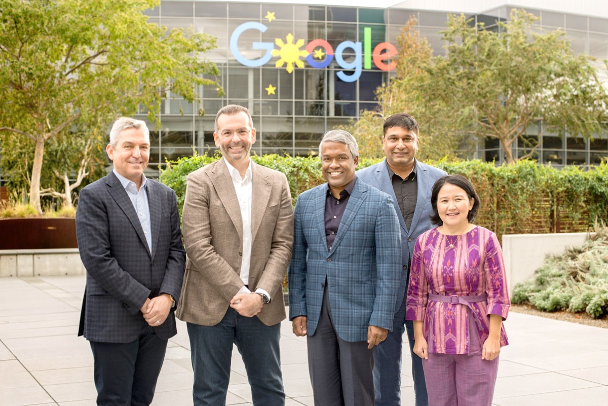 From left: Rob Enslin, President, Google Cloud; Ahmad Al Neama, President Director and CEO, Indosat Ooredoo; Thomas Kurian, CEO, Google Cloud; Vikram Sinha, Director and COO, Indosat Ooredoo; Megawaty Khie, Country Director, Google Cloud Indonesia.