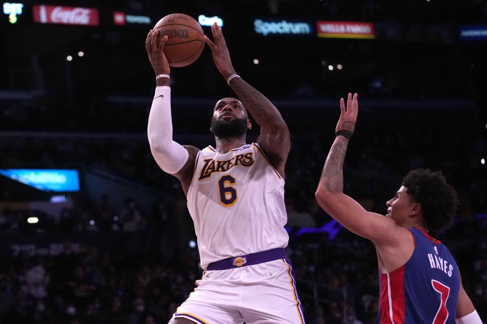 Los Angeles Lakers forward LeBron James (6) shoots the ball as Detroit Pistons guard Killian Hayes (7) defends in the second half at Staples Center. The Lakers defeated the Pistons 110-106. Credit: Kirby Lee