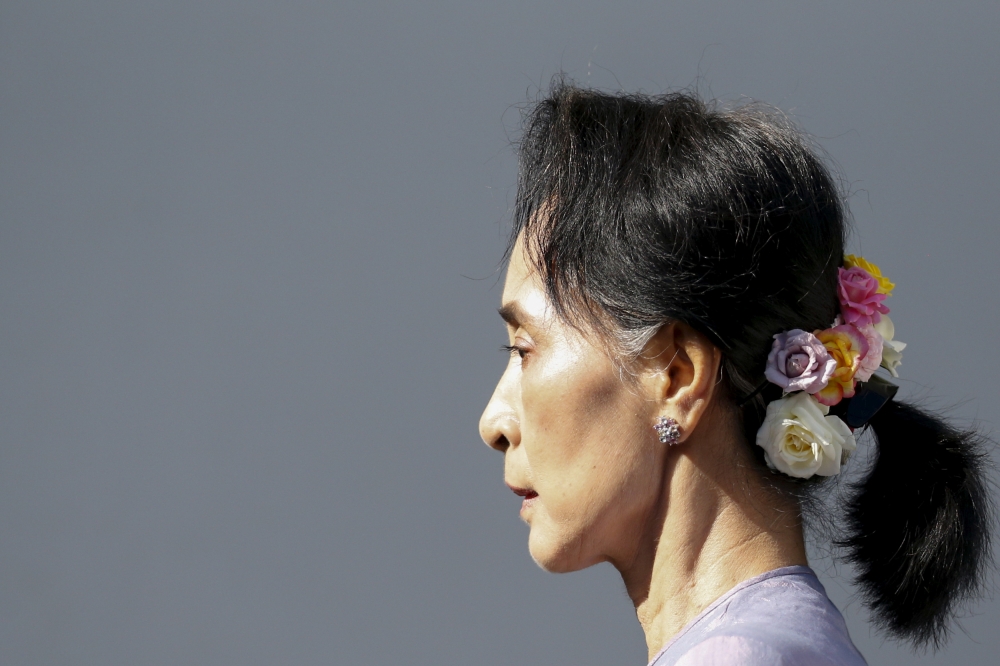 File photo: Myanmar's National League for Democracy Party leader Aung San Suu Kyi arrives at a news conference at her home in Yangon November 5, 2015. Reuters/Jorge Silva/File Photo
