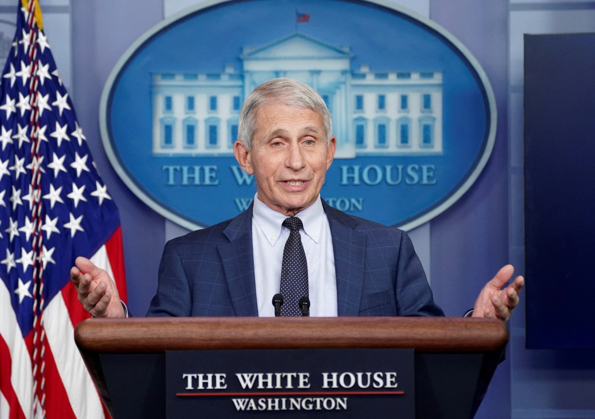 FILE PHOTO: Dr. Anthony Fauci speaks about the Omicron coronavirus variant during a press briefing at the White House in Washington, U.S., December 1, 2021. REUTERS/Kevin Lamarque/File Photo
