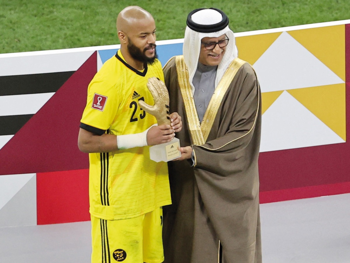 Asian Football Federation President Shaikh Salman bin Ebrahim Al Khalifa presents the golden glove to Algeria’s Rais Mbolhi after the final of the FIFA Arab Cup Qatar 2021 on Saturday.