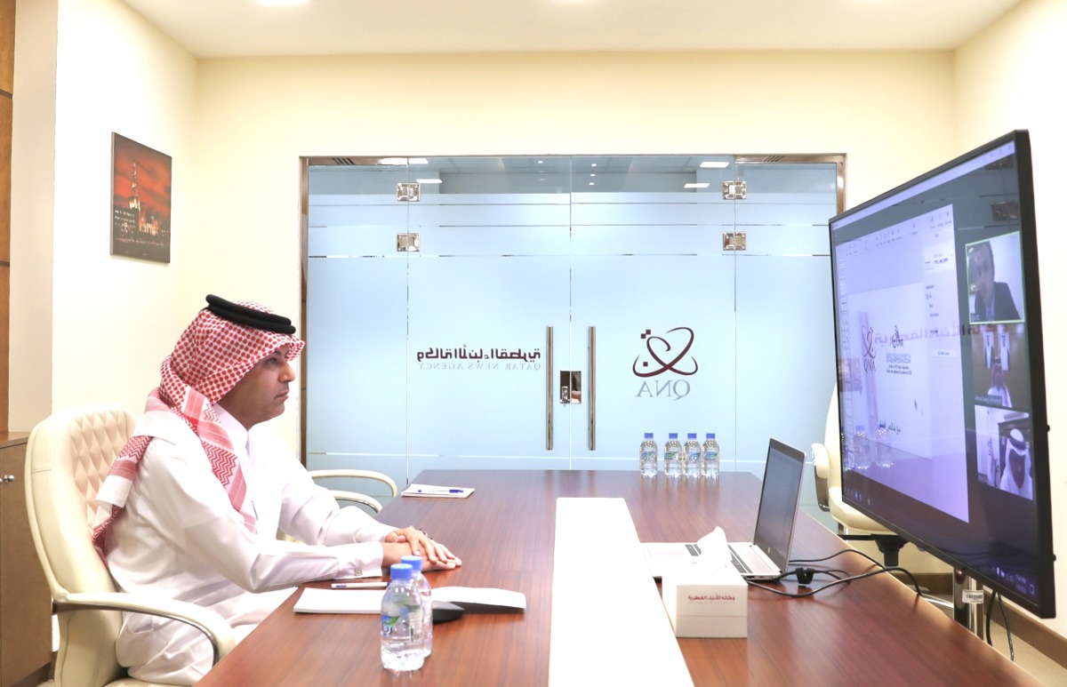 QNA Director-General Ahmed Said Jaber Al Rumaihi during a virtual meeting with Acting Director-General of UNA Mohammed Abd Rabbo Al Yami. 
