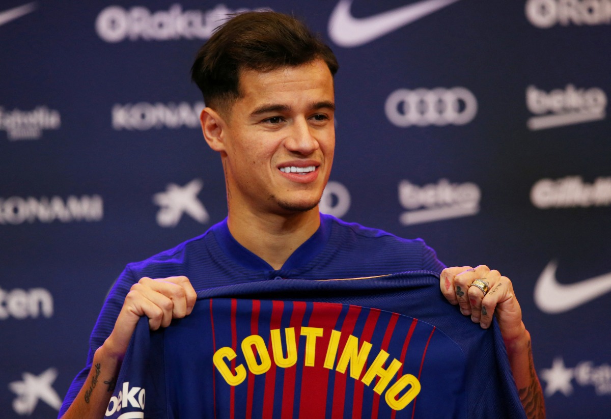 FILE PHOTO: Soccer Football - FC Barcelona - Philippe Coutinho News Conference - Auditorium 1899, Barcelona, Spain - January 8, 2018 FC Barcelona's new signing Philippe Coutinho poses with the club shirt REUTERS/Albert Gea/File Photo
