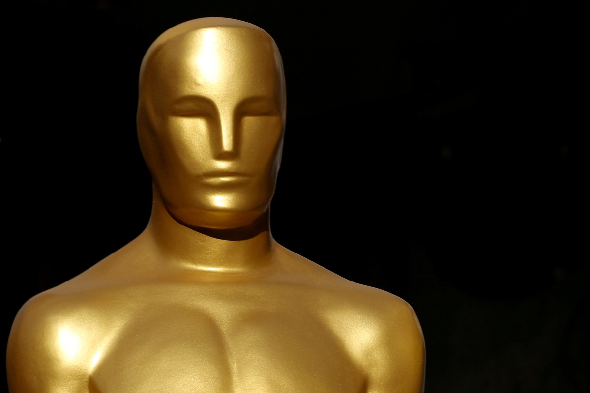 FILE PHOTO: An Oscar statue is shown in a shopping mall next to the arrivals area as preparation for the 92nd Academy Awards continues in Los Angeles, California, U.S., February 7, 2020. REUTERS/Mike Blake/File Photo
