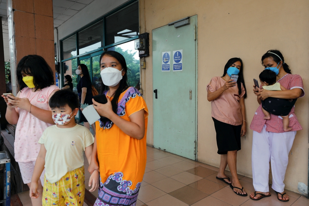 People gather as they are evacuated outside an apartment building following an earthquake in Jakarta, Indonesia, January 14, 2022. REUTERS/Willy Kurniawan