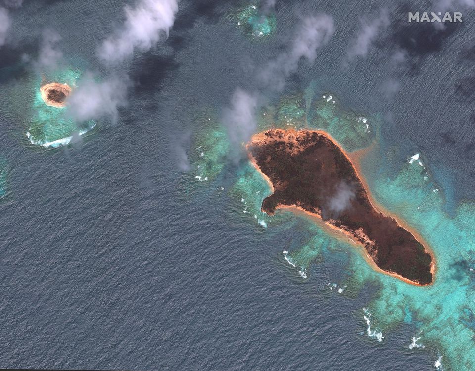 A satellite image shows Mango islands after Hunga Tonga-Hunga Ha'apai volcano eruption, in Tonga, January 20, 2022. Satellite Image @2022 Maxar Technologies/Handout via REUTERS

