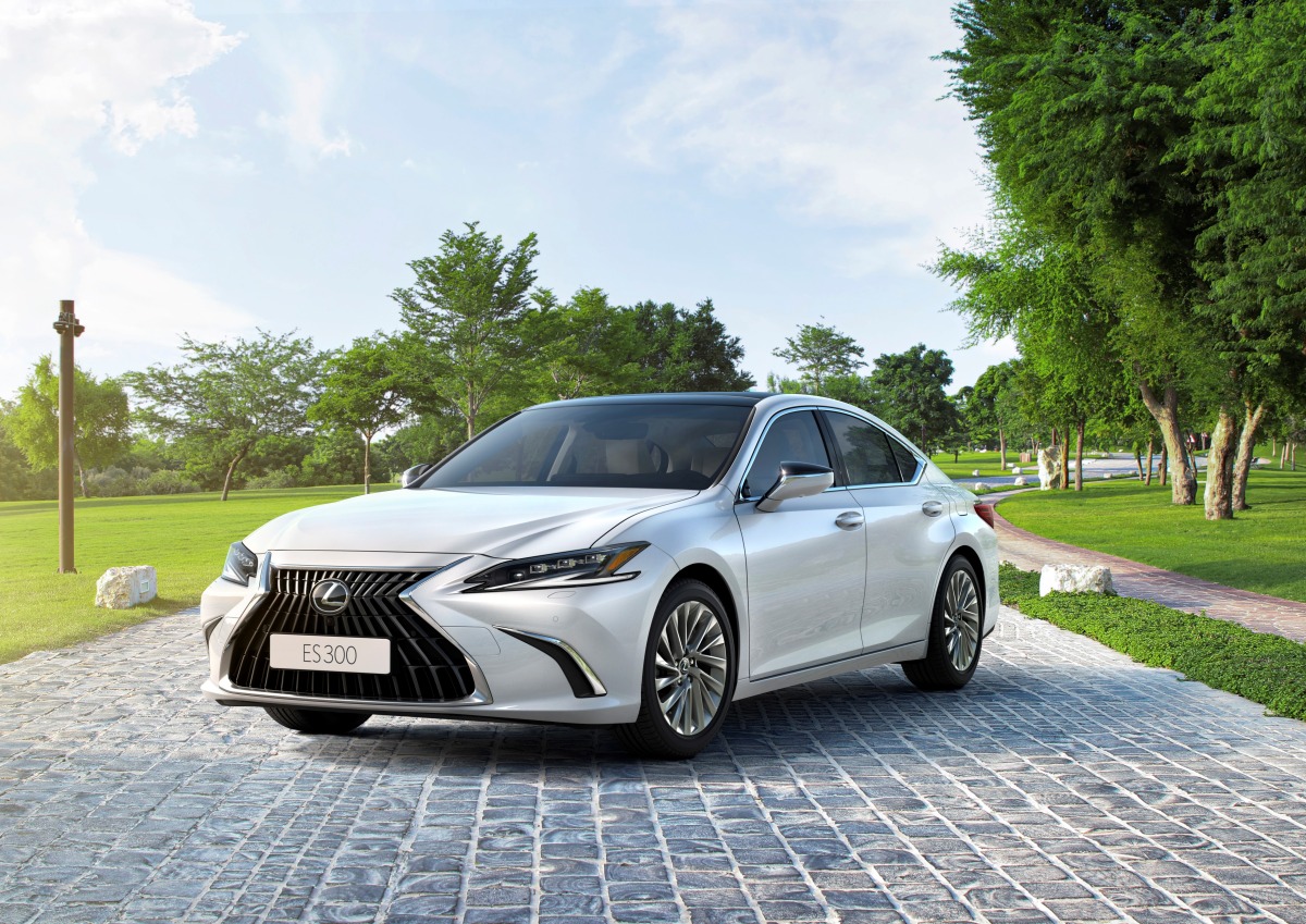 A Lexus ES 300h