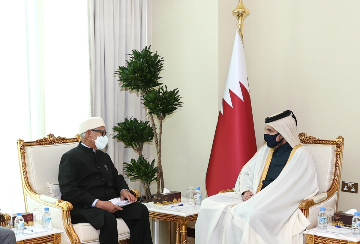 Minister of Commerce and Industry H E Sheikh Mohammed bin Hamad bin Qassim Al Thani with Malaysian Prime Minister’s Special Envoy to the Middle East H E Abdul Hadi Awang during the meeting.