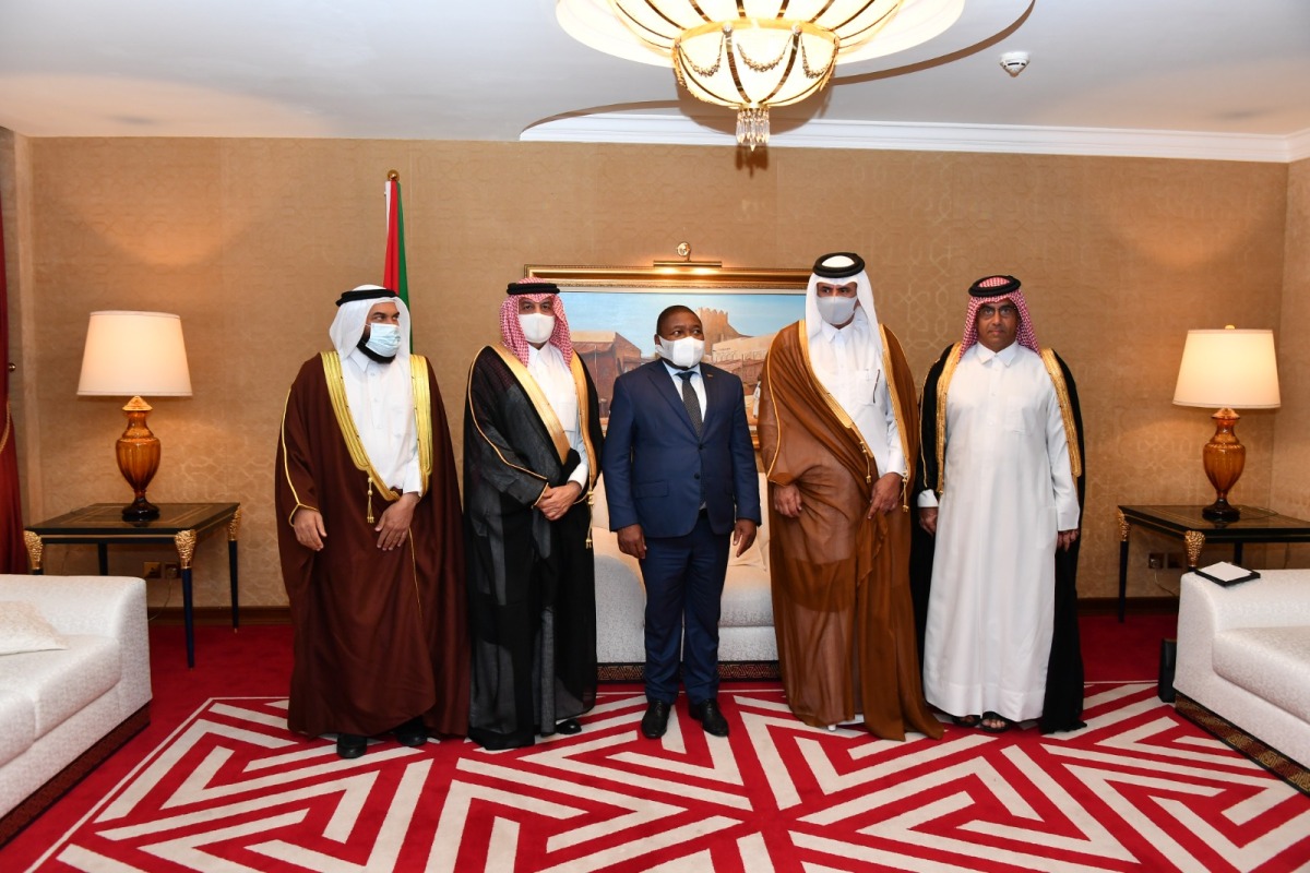 President of the Republic of Mozambique H E Filipe Jacinto Nyusi, with Qatar Chamber (QC) First Vice-Chairman Mohamed bin Towar Al Kuwari and other QC officials, during a meeting, in Doha, yesterday.  