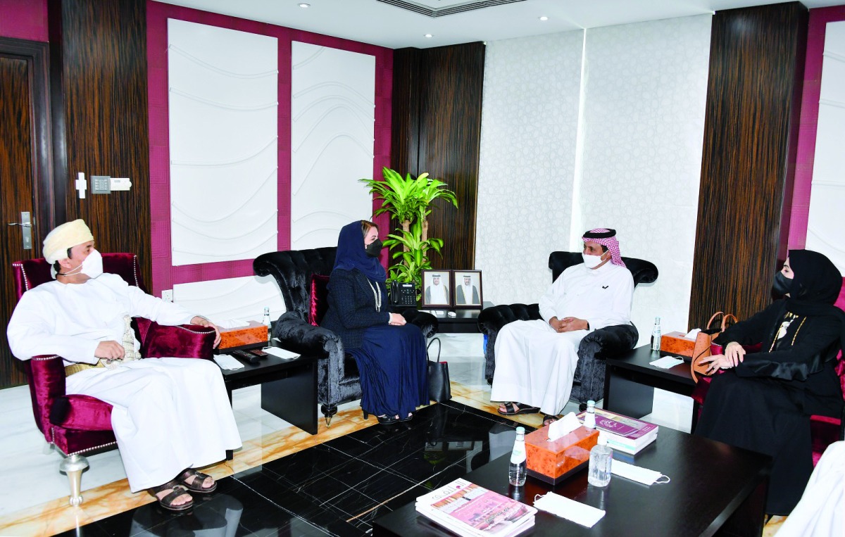 Officials of Qatar Chamber and Ministry of Commerce, Industry, and Investment Promotion of the Sultanate of Oman discussing economic cooperation.