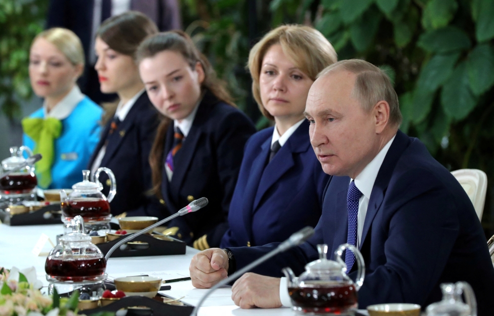 Russian President Vladimir Putin attends a meeting with flight personnel, students and employees of the Aeroflot Aviation School on the suburbs of Moscow, Russia March 5, 2022. Sputnik/Mikhail Klimentyev