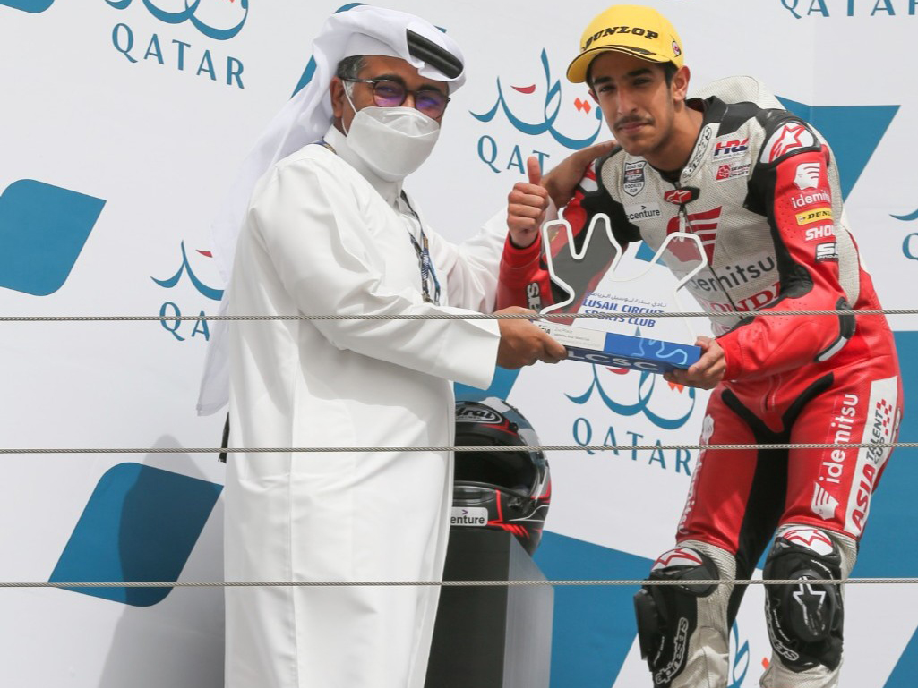 President of Qatar Motor and Motorcycle Federation Abdulrahman Abdulatif Al Mannai presents the runner-up trophy to Hamad Al Sahouti.