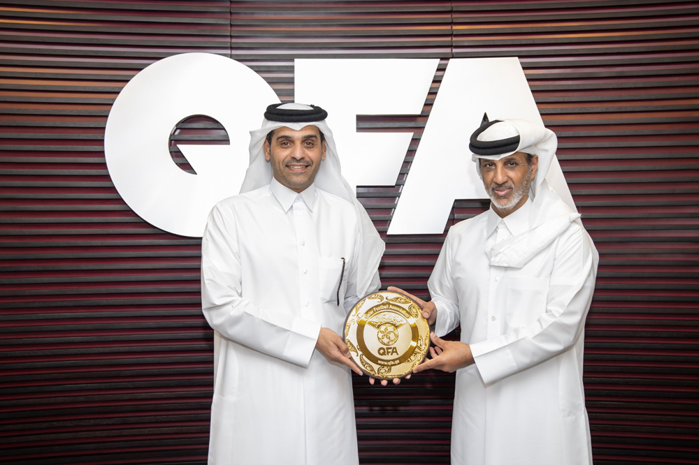 Sheikh Mohammed bin Abdulla Al Thani (left), Chief Executive Officer of Ooredoo Qatar, and Sheikh Hamad bin Khalifa bin Ahmad Al Thani, President of QFA, exchanging commemorative plaques.
