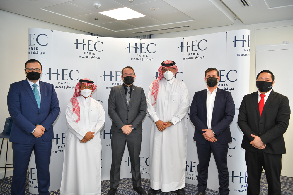 Dr. Allan Villegas Mateos (3rd from left) with the panellists.