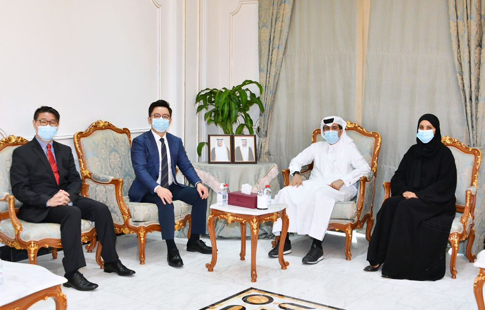 Officials during the meeting. 