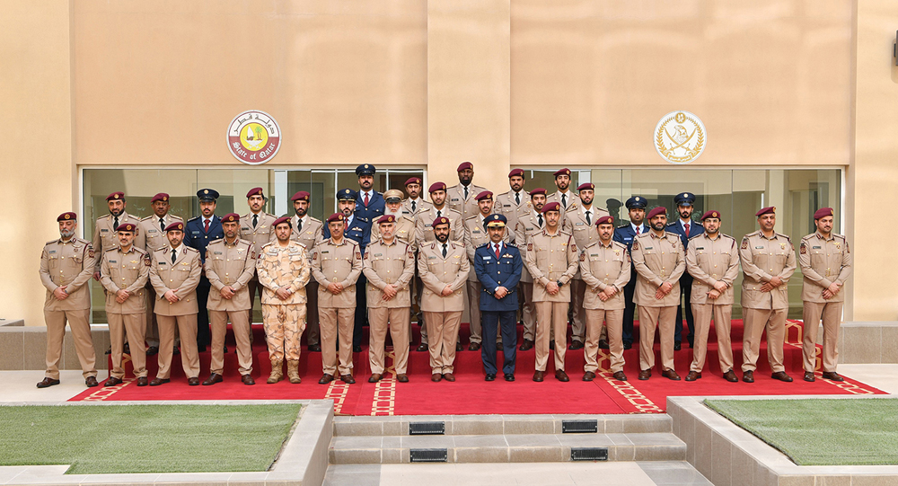 Commander of the Amiri Guard Staff Lieutenant-General Hazza bin Khalil Al Shahwani and other officials pose with the course graduates.  
