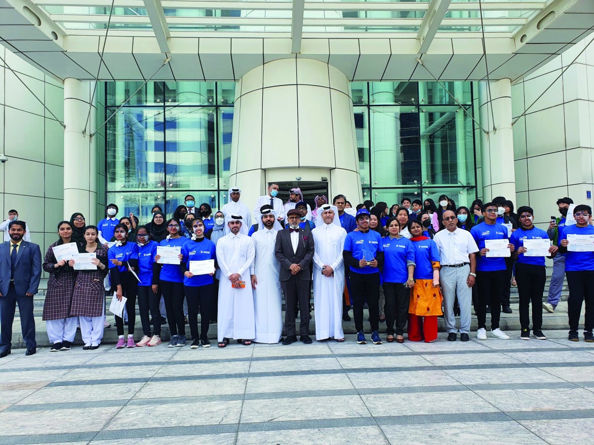 Dr. R Seetharaman, Group CEO of Doha Bank pose for a group photo with offcials and students.
