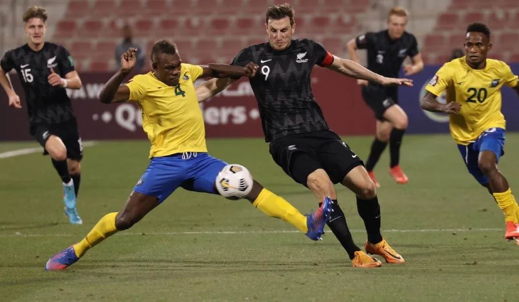 Chris Wood and Leon Kofana battle for the ball. Credit: OFC Media.
