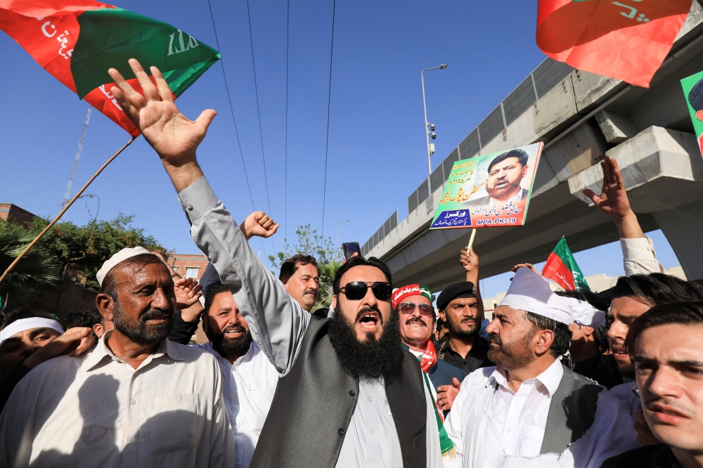 Supporters of the Pakistan Tehreek-e-Insaf (PTI) political party, chant slogans accusing the U.S. of plotting to overthrow Pakistani Prime Minister Imran Khan, during a protest in Peshawar, Pakistan, April 1, 2022. (REUTERS/Fayaz Aziz)