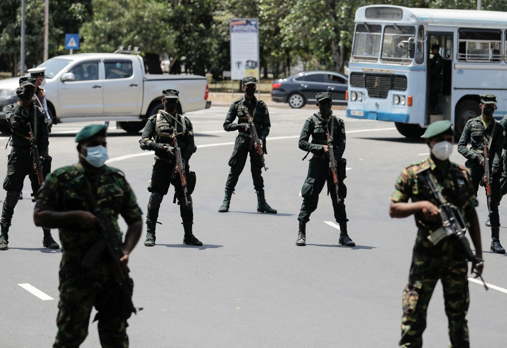 Sri Lankan army soldiers stand guard near the Independence Square as opposition alliance Samagi Jana Balawegaya party members protest against President Gotabaya Rajapaksa in Colombo, Sri Lanka April 3, 2022. Reuters/Dinuka Liyanawatte