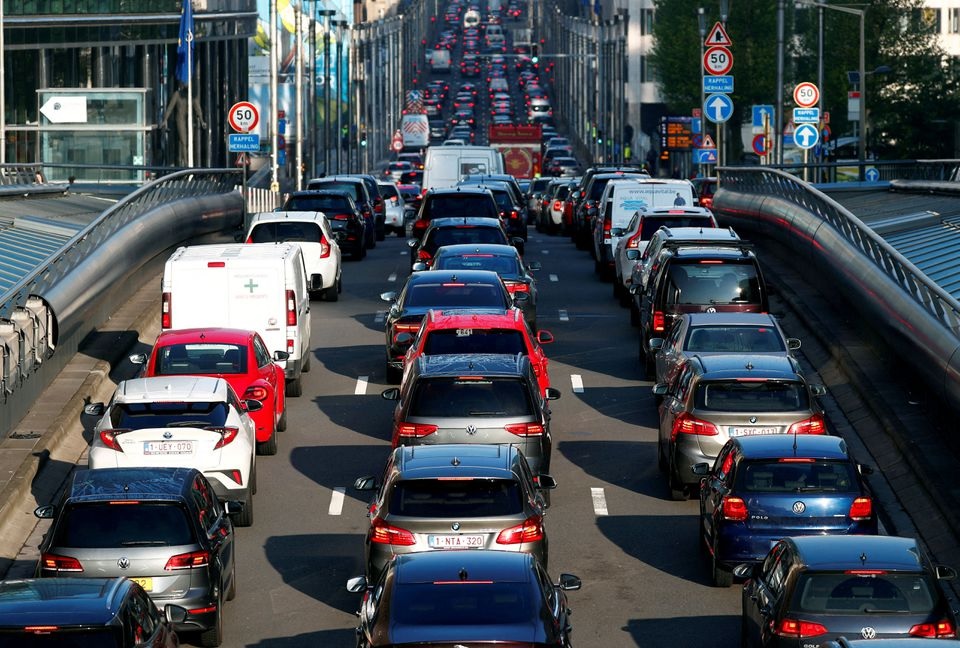 Cars are seen stuck in a traffic jam in central Brussels, Belgium, April 29, 2019. REUTERS/Francois Lenoir/File Photo