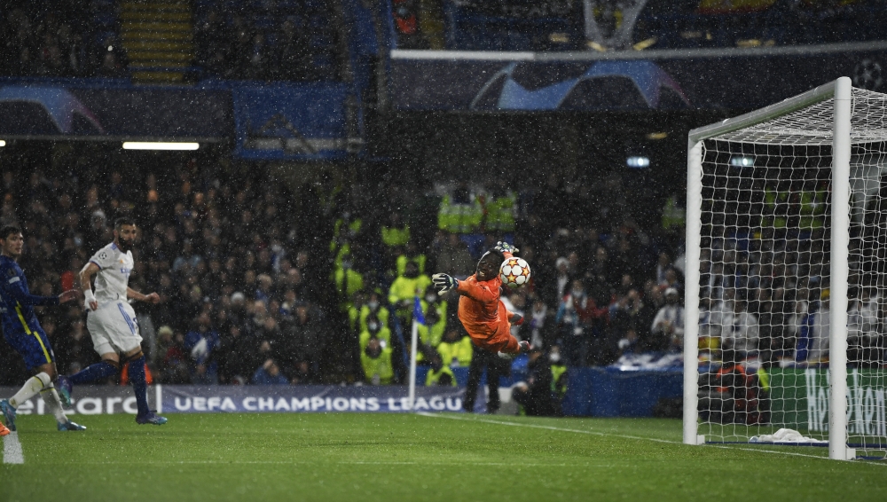 Real Madrid's Karim Benzema scores their second goal REUTERS/Tony Obrien