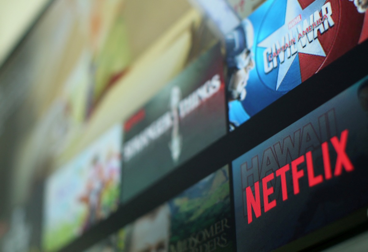 FILE PHOTO: The Netflix logo is pictured on a television in this illustration photograph taken in Encinitas, California, U.S., January 18, 2017. REUTERS/Mike Blake/File Photo
