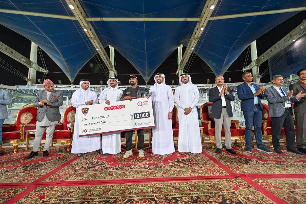 Chairman of the Qatar Cricket Committee Sheikh Abdulaziz bin Saoud bin Abdulrahman Al Thani along with other officials during the presentation ceremony. 