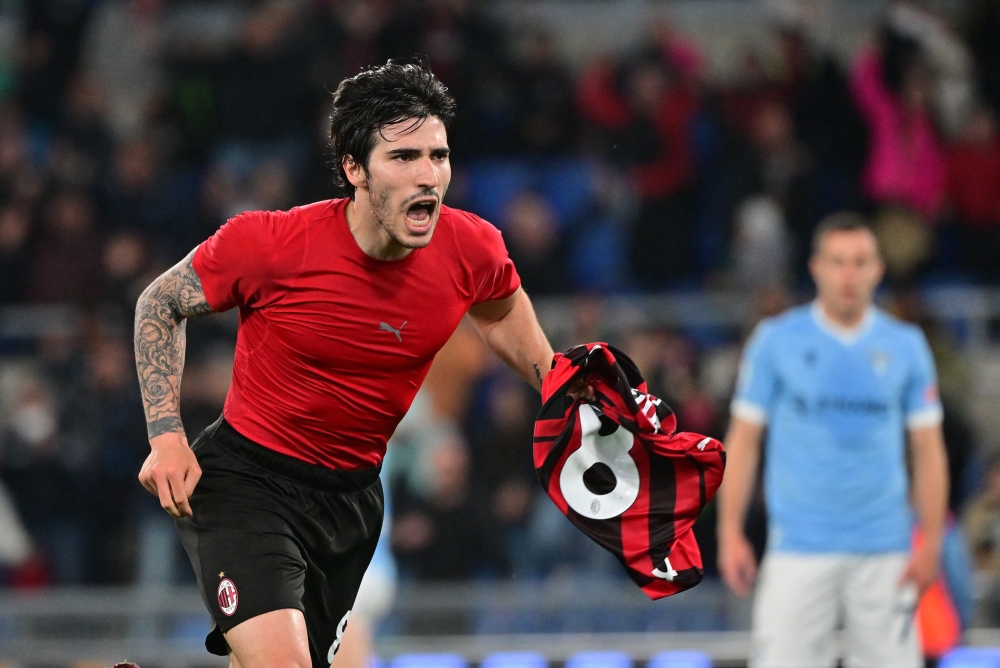 AC Milan's Sandro Tonali celebrates scoring their second goal REUTERS/Alberto Lingria
