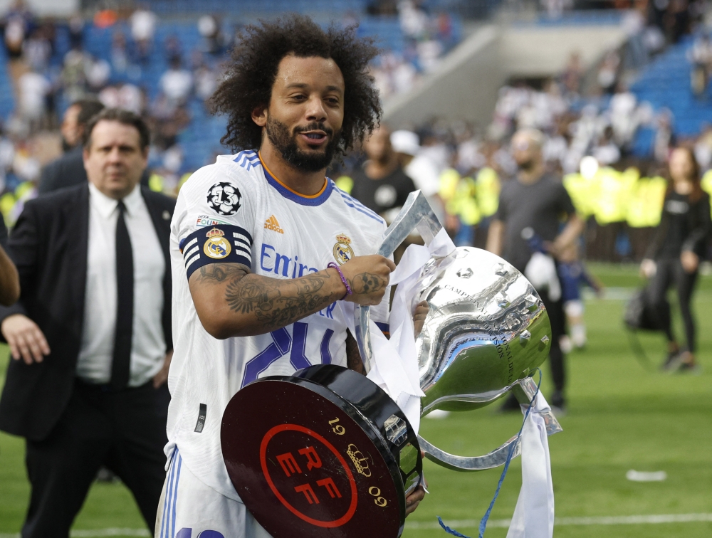 Real Madrid's Marcelo celebrates with the trophy after winning LaLiga REUTERS/Susana Vera
