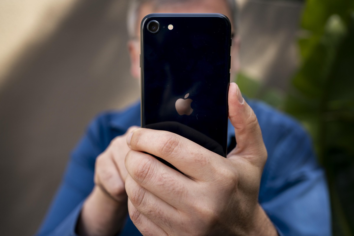 The new iPhone SE. (Washington Post / Melina Mara).