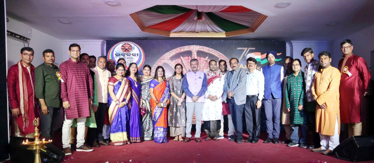 Indian Ambassador Dr. Deepak Mittal with the organisers of Utkalika Qatar at the ICC Ashoka Hall, Doha.