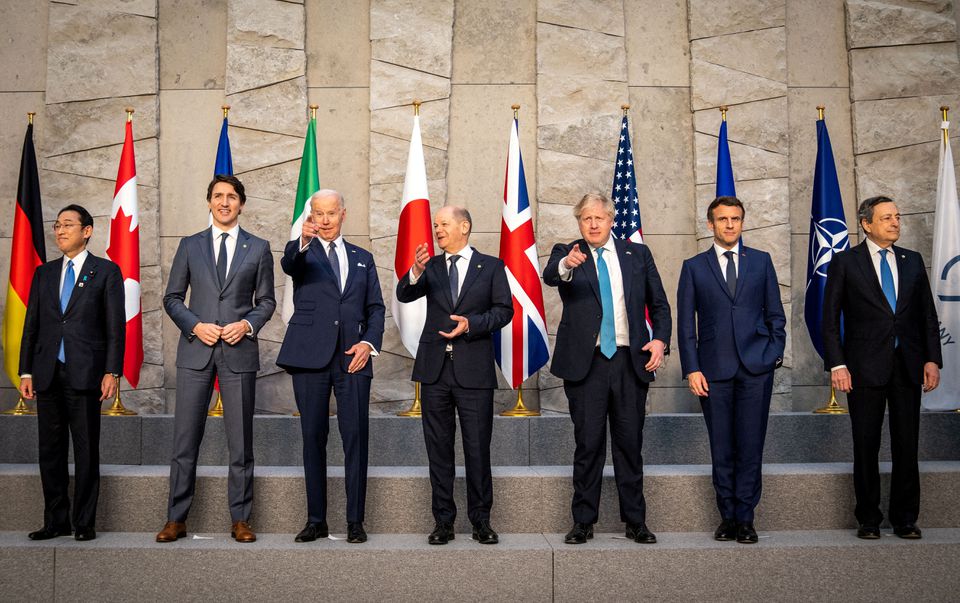 FILE PHOTO: Canada's Prime Minister Justin Trudeau, U.S. President Joe Biden, German Chancellor Olaf Scholz, Britain's Prime Minister Boris Johnson, France's President Emmanuel Macron, Japan's Prime Minister Fumio Kishida and Italy's Prime Minister Mario Draghi pose for a family photo during the G7 summit in Brussels, Belgium, March 24, 2022. Michael Kappeler /Pool via REUTERS
