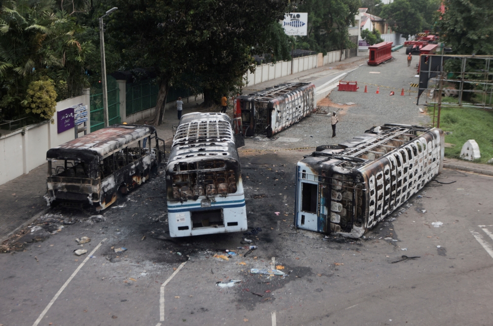 Burnt vehicles of Sri Lanka's ruling party supporters are seen after they were set on fire during a clash of pro and anti-government demonstrators near the Prime Minister's official residence, amid the country's economic crisis, in Colombo, Sri Lanka, May 10, 2022. REUTERS/Dinuka Liyanawatte