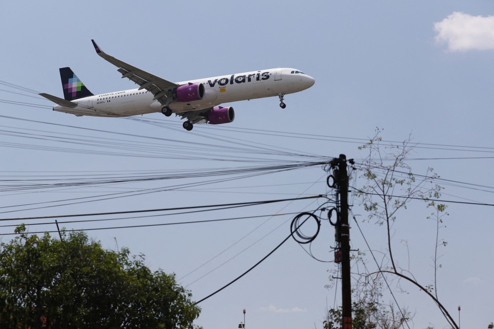 A Volaris airplane prepares to land on the airstrip at Benito Juarez international airport in Mexico City, Mexico, May 9, 2022. REUTERS/Edgard Garrido