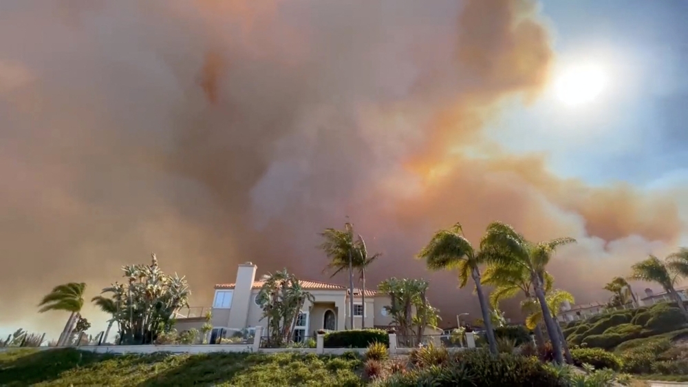 Smoke from a wildfire rises above a residential area in Laguna Niguel, Orange County, California, U.S. May 11, 2022 in this picture obtained from social media. Tim Wheaton/via REUTERS
