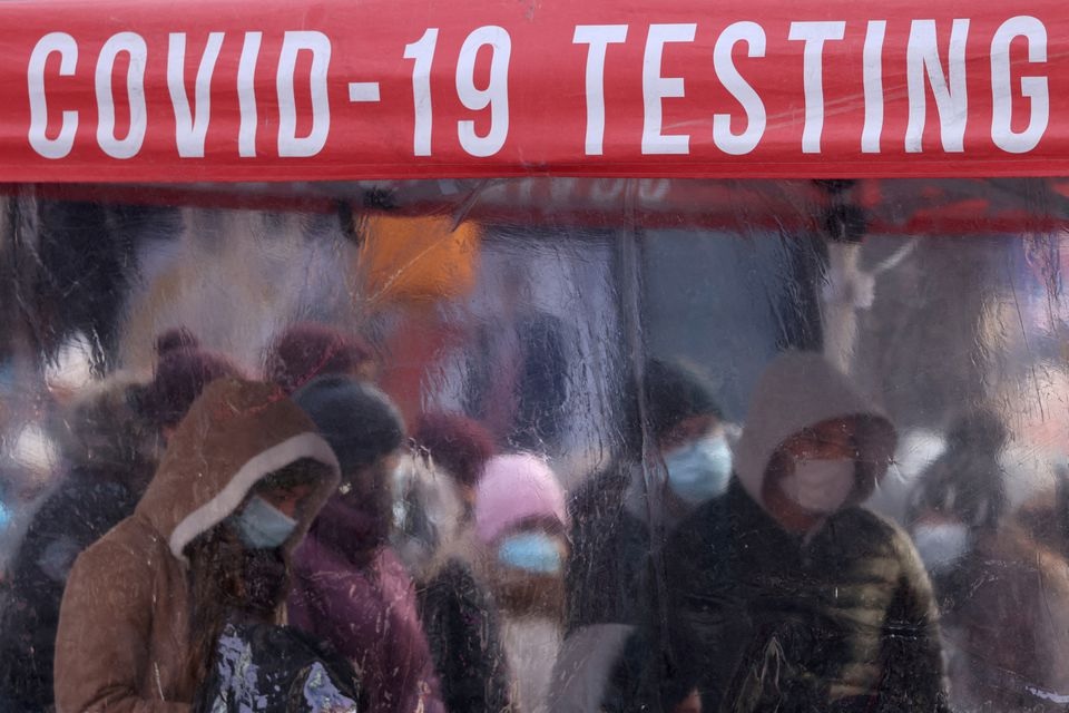 People queue to be tested for COVID-19 in Times Square, as the Omicron coronavirus variant continues to spread in Manhattan, New York City, U.S., December 20, 2021. REUTERS/Andrew Kelly/File Photo

