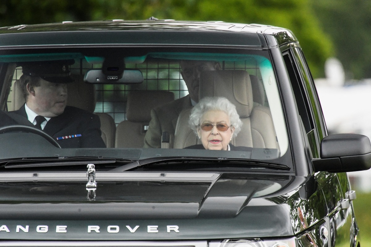 Britain's Queen Elizabeth arrives in a car to watch horses competing on the second day of the Royal Windsor Horse Show and Platinum Jubilee Celebration in Windsor, Britain, May 13, 2022. REUTERS/Toby Melville
