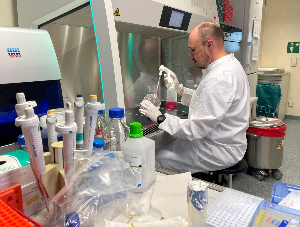Head of the Institute of Microbiology of the German Armed Forces Roman Woelfel works in his laboraty in Munich, May 20, 2022, after Germany has detected its first case of monkeypox. REUTERS/Christine Uyanik