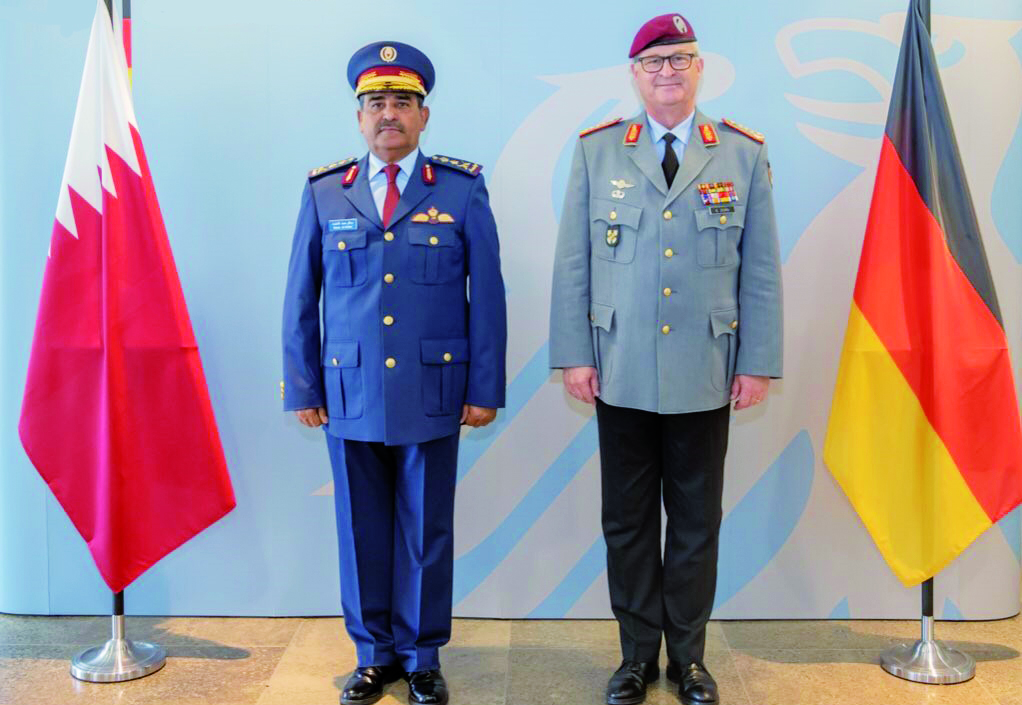 Chief of Staff of Qatar Armed Forces Staff Lieutenant General (Pilot) H E Salem bin Hamad bin Aqeel Al Nabit with Inspector General of the German Armed Forces and Chief of Defense General H E Eberhard Zorn during the signing ceremony.
