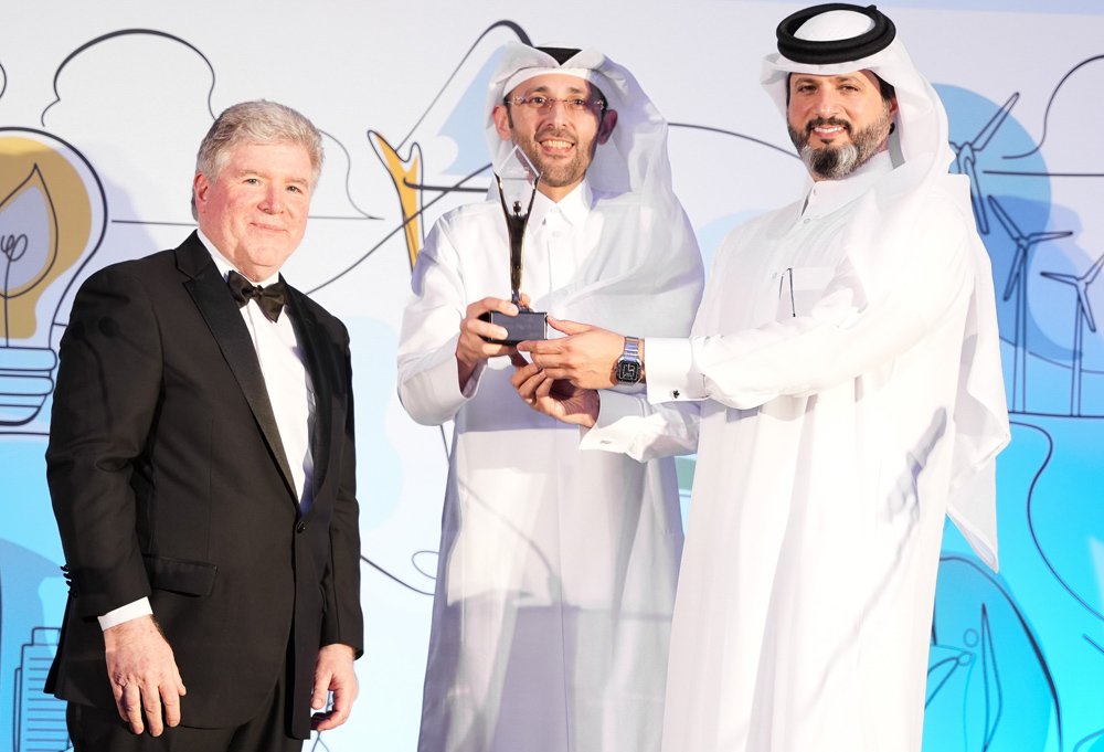 Tareq Hussain Al Khalaf, Director of the Public Relations & Communication Department, and Saif Jassim Al Kuwari, Director of National Product Competitiveness Support Department receiving the award.