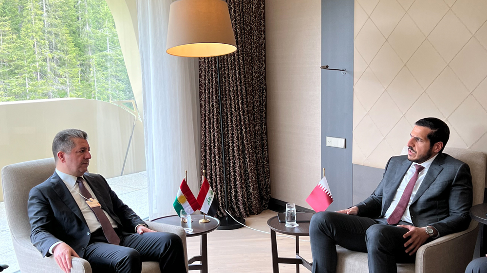 Minister of Commerce and Industry H E Sheikh Mohammed bin Hamad bin Qassim Al Thani (right), with H E Masrour Barzani, Prime Minister of the Kurdistan Regional Government of Iraq, in Davos, Switzerland. 