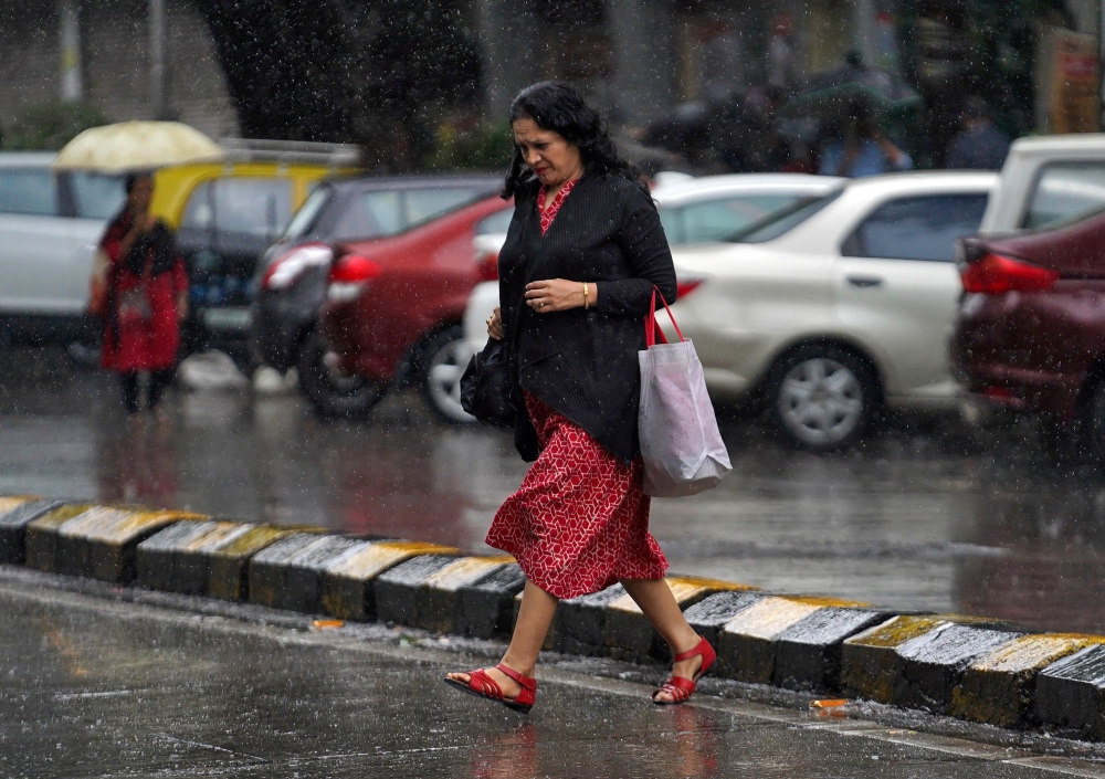  A woman crosses a road as it rains in Mumbai, India, September 20, 2019. Reuters/Hemanshi Kamani/File Photo
 