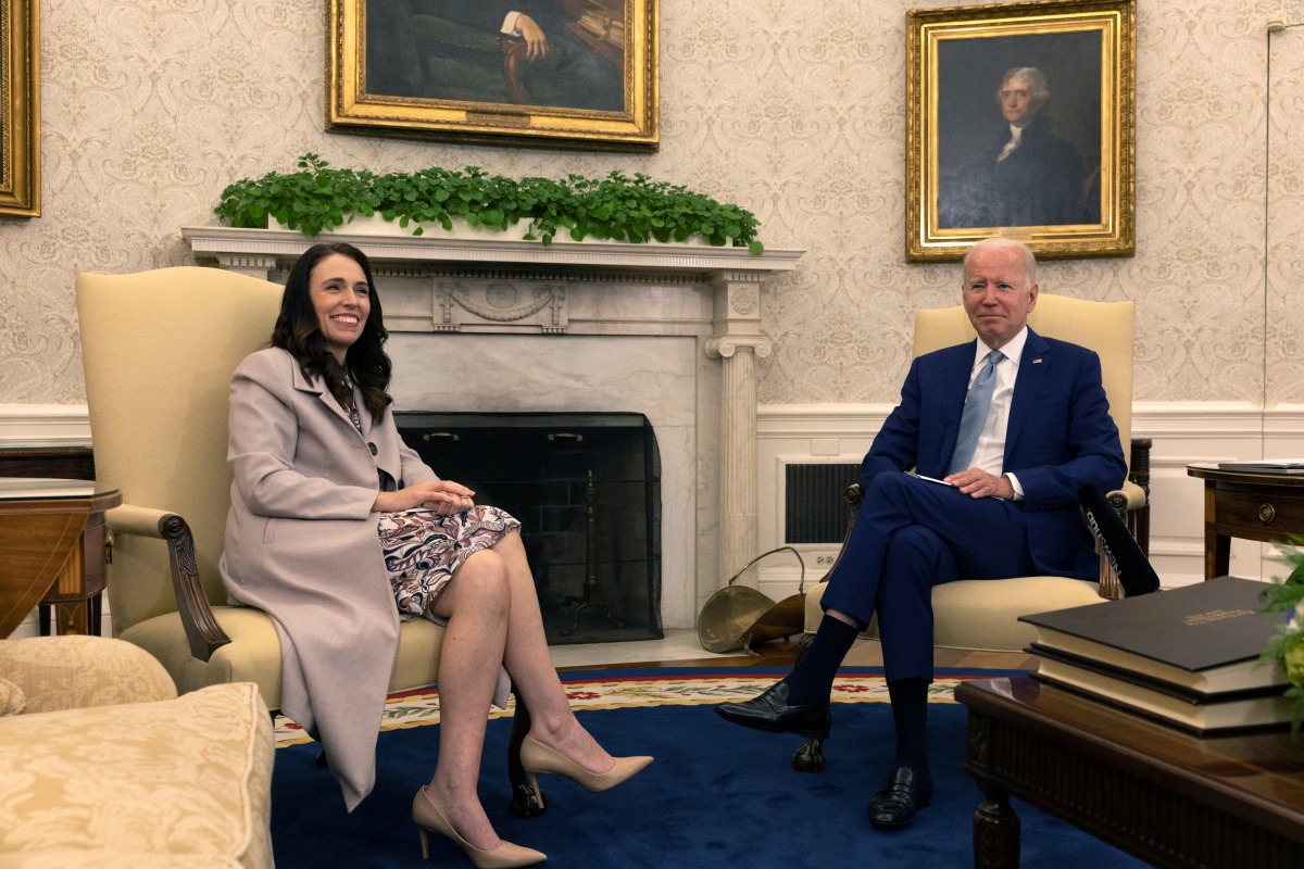 U.S. President Joe Biden and New Zealand Prime Minister Jacinda Ardern smile as the press exit the room after they both made a few public remarks during a meeting in the Oval Office at the White House in Washington, U.S., May 31, 2022. REUTERS/Leah Millis
