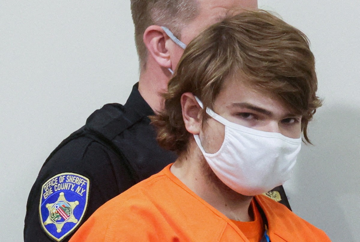 FILE PHOTO: Buffalo shooting suspect, Payton S. Gendron, appears in court, accused of killing 10 people in a live-streamed supermarket shooting in a Black neighborhood of Buffalo, New York, U.S., May 19, 2022. REUTERS/Brendan McDermid/File Photo
