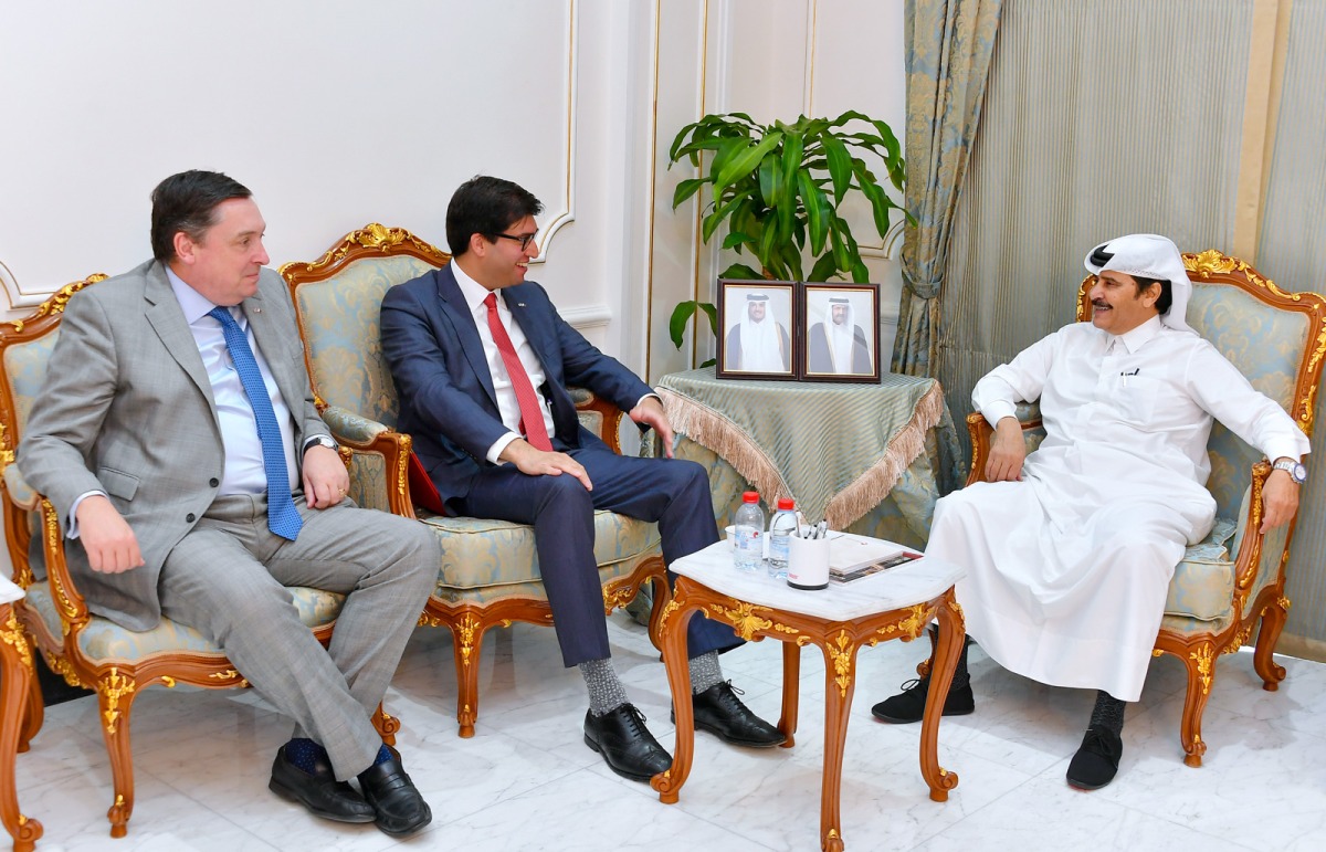 H E Ranil Jayawardena, UK Minister for International Trade, H E John Wilkes, British Ambassador to Doha, and Qatar Chamber’s Second Vice-Chairman Rashed bin Hamad Al Athba, during the meeting, yesterday. 