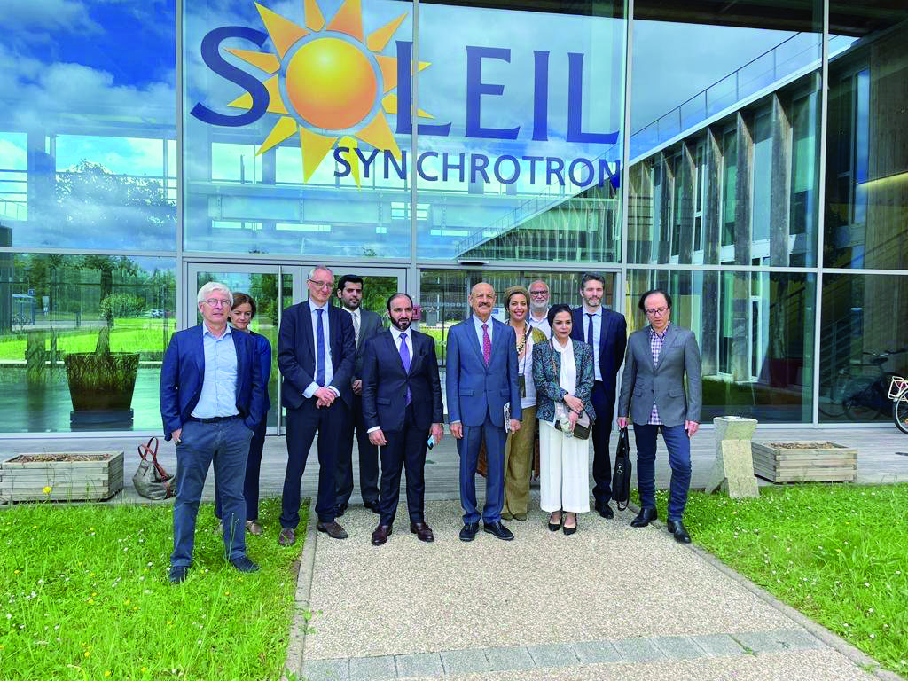 Qatari delegation at the SOLEIL Synchrotron research centre.