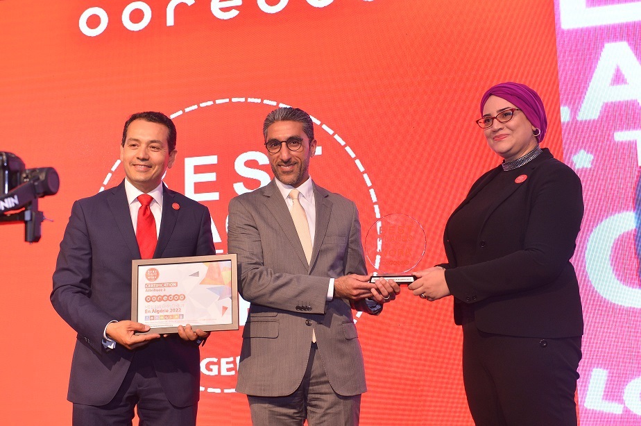CEO of Ooredoo Algeria Bassam Yousef Al Ibrahim receiving the certification and award