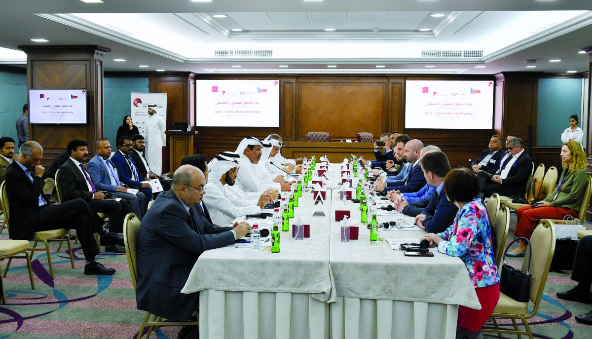 Qatar Chamber’s First Vice-Chairman Mohamed bin Towar Al Kuwari, with the Minister of Industry and Trade of the Czech Republic H E Jozef Síkela, Vice- President of Czech Chamber of Commerce Radek Jakubsky and a number of businessmen and heads of companies from both countries, during the meeting, in Doha, yesterday.  